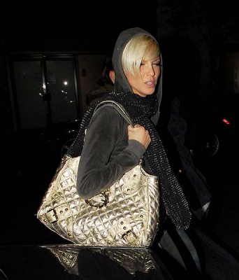 Sarah_leaving_Mayfair_hotel_19_03_08_281329.jpg