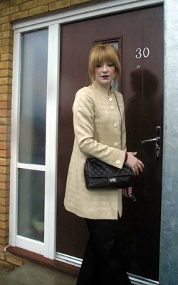 Nicola_leaving_her_home2C_London_15_01_08_28629.jpg