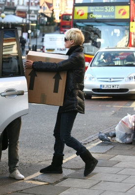 Sarah_and_Tom_unloading_boxes_to_Charity_Shops_06_02_08_281129.jpg