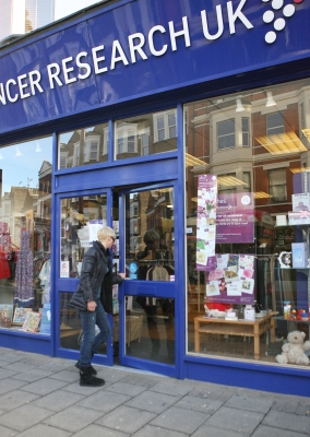 Sarah_and_Tom_unloading_boxes_to_Charity_Shops_06_02_08_281529.jpg