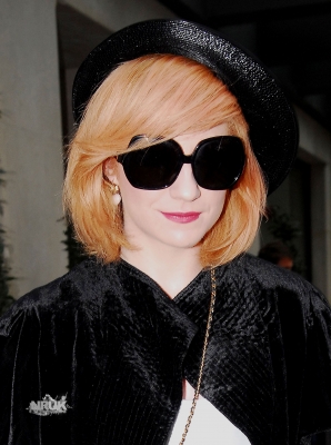 Nicola_Roberts_leaving_the_Mayfair_hotel2C_London_10_09_09_281329.jpg
