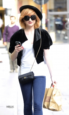Nicola_Roberts_leaving_the_Mayfair_hotel2C_London_10_09_09_281629.jpg