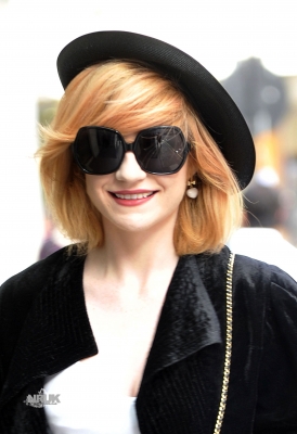 Nicola_Roberts_leaving_the_Mayfair_hotel2C_London_10_09_09_282029.jpg