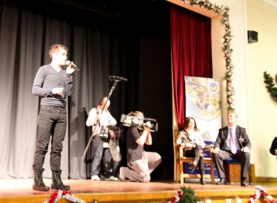 Cheryl_at_Harton_College_during_Joe_s_visit_home_for_2009_X-Factor_finals_07_12_09_282129.jpg