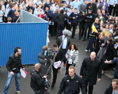 Cheryl_at_Harton_College_during_Joe_s_visit_home_for_2009_X-Factor_finals_07_12_09_28229.jpg