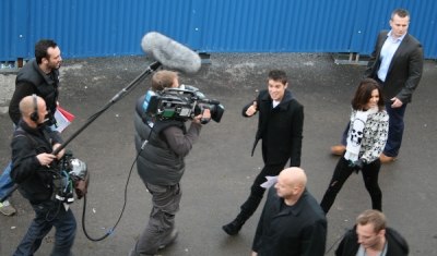 Cheryl_at_Harton_College_during_Joe_s_visit_home_for_2009_X-Factor_finals_07_12_09_28329.jpg