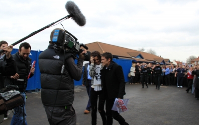 Cheryl_at_Harton_College_during_Joe_s_visit_home_for_2009_X-Factor_finals_07_12_09_28429.jpg