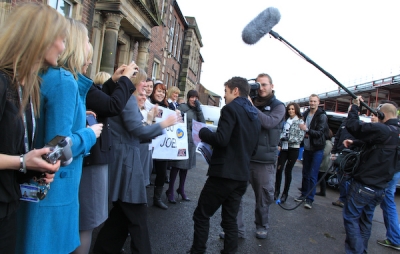 Cheryl_at_Harton_College_during_Joe_s_visit_home_for_2009_X-Factor_finals_07_12_09_28529.jpg