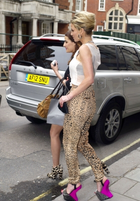 Sarah_Harding_outside_Claridges_Hotel_02_05_12_285929.jpg