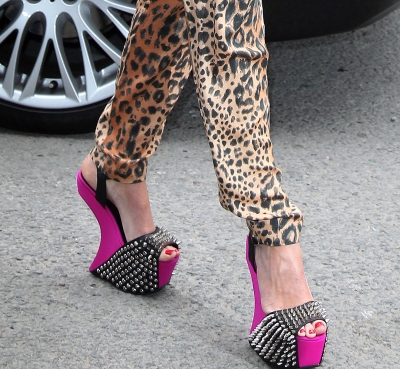 Sarah_Harding_outside_Claridges_Hotel_02_05_12_287829.jpg