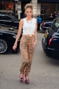 Имя файла=Sarah_Harding_outside_Claridges_Hotel_02_05_12_284829.jpg
Размер файла=1421КБ
Размеры=1996x3000
Дата=Май 05, 2012 Sarah_Harding_outside_Claridges_Hotel_02_05_12_284829.jpg