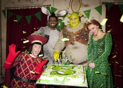 Kimberley_and_the_cast_of_Shrek_celebrate_a_year_onstage_06_05_12_281229.jpg