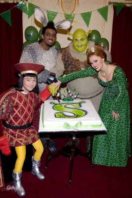 Kimberley_and_the_cast_of_Shrek_celebrate_a_year_onstage_06_05_12_28229.jpg