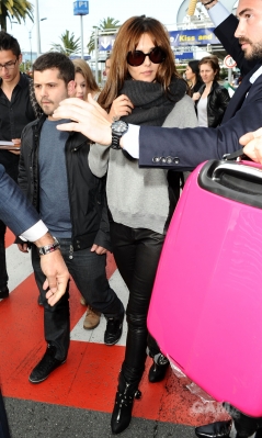 Cheryl_Cole_arriving_at_Nice_Airport_19_05_12_284329.JPG