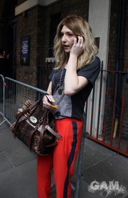 Kimberley_Walsh_and_Nicola_Roberts_leaving_the_Theatre_Royal_17_05_12_28329.jpg