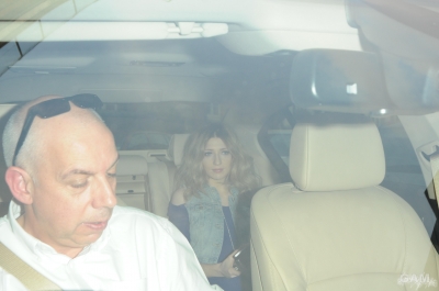 Cheryl2C_Nicola_and_Sarah_arriving_at_Shrek_-_the_Musical_21_05_12_281029.jpg