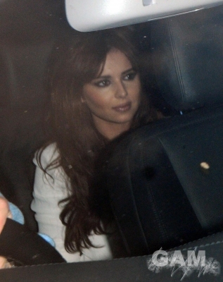 Cheryl2C_Nicola_and_Sarah_arriving_at_Shrek_-_the_Musical_21_05_12_281729.jpg