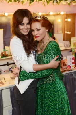 Cheryl2C_Sarah2C_Kimberley_and_Nicola_backstage_at_Shrek_21_05_12_281129.jpg