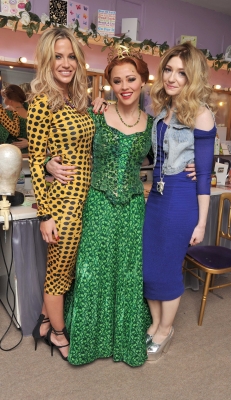 Cheryl2C_Sarah2C_Kimberley_and_Nicola_backstage_at_Shrek_21_05_12_282729.jpg