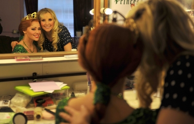 Cheryl2C_Sarah2C_Kimberley_and_Nicola_backstage_at_Shrek_21_05_12_284529.jpg