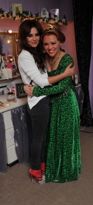 Cheryl2C_Sarah2C_Kimberley_and_Nicola_backstage_at_Shrek_21_05_12_284829.jpg