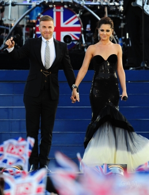 Cheryl_Cole_at_Diamond_Jubilee_04_06_12_281129.jpg
