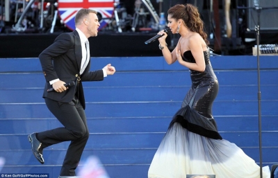 Cheryl_Cole_at_Diamond_Jubilee_04_06_12_281729.jpg