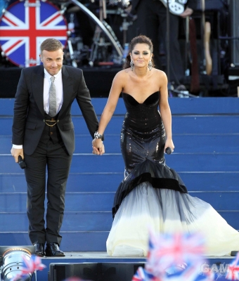 Cheryl_Cole_at_The_Queen_s_Diamond_Jubilee_concert_04_06_12_282829.jpg