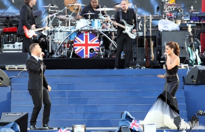 Cheryl_Cole_at_The_Queen_s_Diamond_Jubilee_concert_04_06_12_282929.jpg