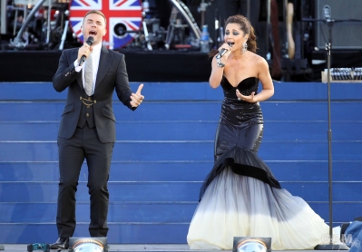 Cheryl_Cole_at_The_Queen_s_Diamond_Jubilee_concert_04_06_12_283029.jpg