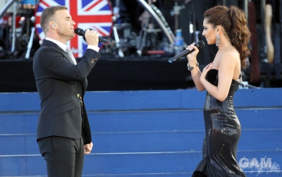 Cheryl_Cole_at_The_Queen_s_Diamond_Jubilee_concert_04_06_12_283529.jpg