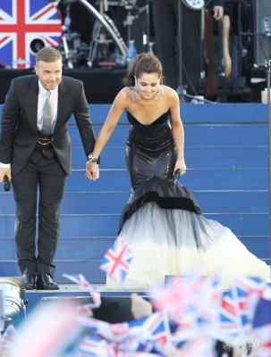 Cheryl_Cole_at_The_Queen_s_Diamond_Jubilee_concert_04_06_12_283729.jpg