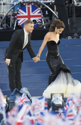 Cheryl_Cole_at_The_Queen_s_Diamond_Jubilee_concert_04_06_12_284229.jpg
