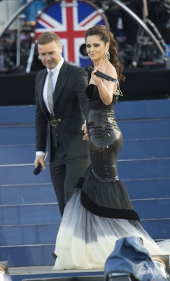 Cheryl_Cole_at_The_Queen_s_Diamond_Jubilee_concert_04_06_12_284329.jpg