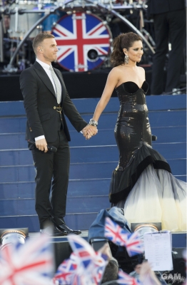 Cheryl_Cole_at_The_Queen_s_Diamond_Jubilee_concert_04_06_12_284429.jpg