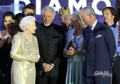 Cheryl_Cole_at_The_Queen_s_Diamond_Jubilee_concert_04_06_12_284629.jpg