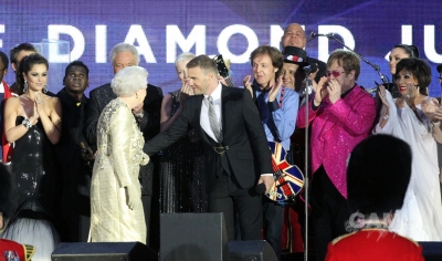 Cheryl_Cole_at_The_Queen_s_Diamond_Jubilee_concert_04_06_12_284729.jpg