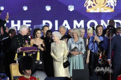 Cheryl_Cole_at_The_Queen_s_Diamond_Jubilee_concert_04_06_12_284929.jpg