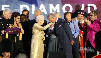 Cheryl_Cole_at_The_Queen_s_Diamond_Jubilee_concert_04_06_12_285029.jpg