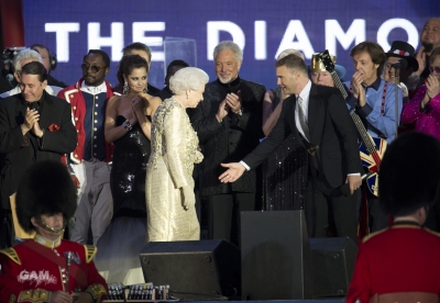 Cheryl_Cole_at_The_Queen_s_Diamond_Jubilee_concert_04_06_12_285929.jpg