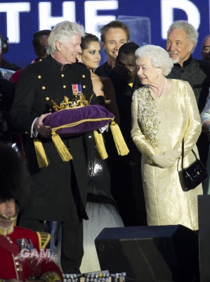 Cheryl_Cole_at_The_Queen_s_Diamond_Jubilee_concert_04_06_12_286129.jpg