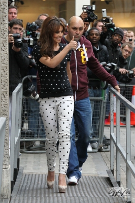Cheryl_Cole_Leaving_Radio_1_Studios_12_06_12_2810929.jpg