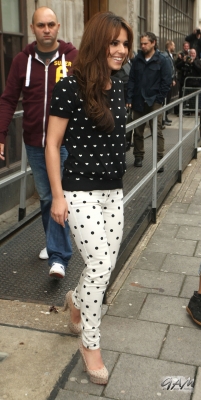 Cheryl_Cole_Leaving_Radio_1_Studios_12_06_12_2813729.jpg