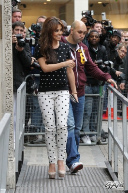 Cheryl_Cole_Leaving_Radio_1_Studios_12_06_12_2816729.jpg