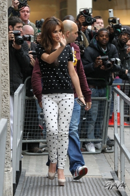 Cheryl_Cole_Leaving_Radio_1_Studios_12_06_12_287129.jpg