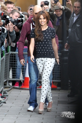 Cheryl_Cole_arriving_at_Radio_1_Studios_12_06_12_282329.jpg