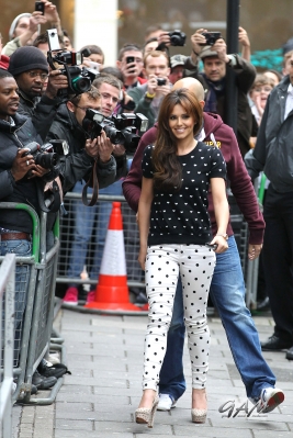 Cheryl_Cole_arriving_at_Radio_1_Studios_12_06_12_285029.jpg