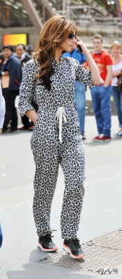 Cheryl_Cole_out_in_Paris_13_06_12_281029.jpg
