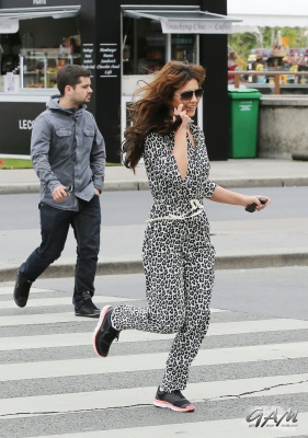 Cheryl_Cole_out_in_Paris_13_06_12_281829.jpg