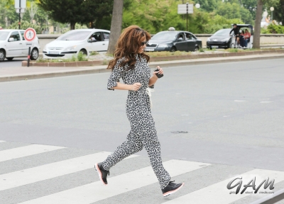 Cheryl_Cole_out_in_Paris_13_06_12_281929.jpg